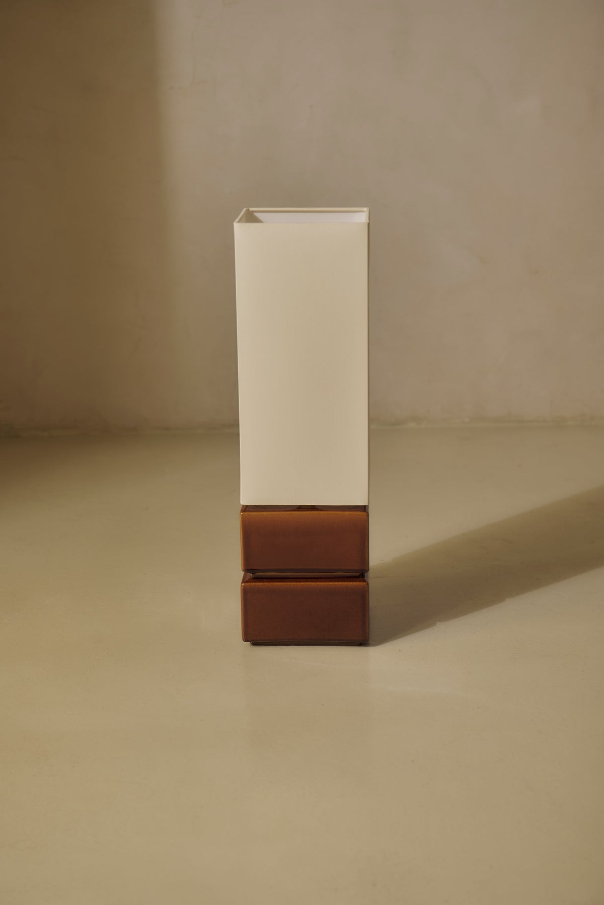 Lámpara de mesa Tower color noisette
