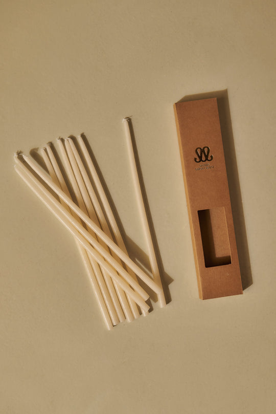 Pack of 12 thin ecru candles