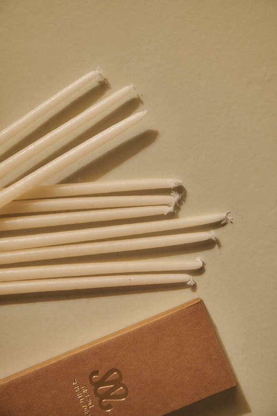 Pack of 12 thin ecru candles