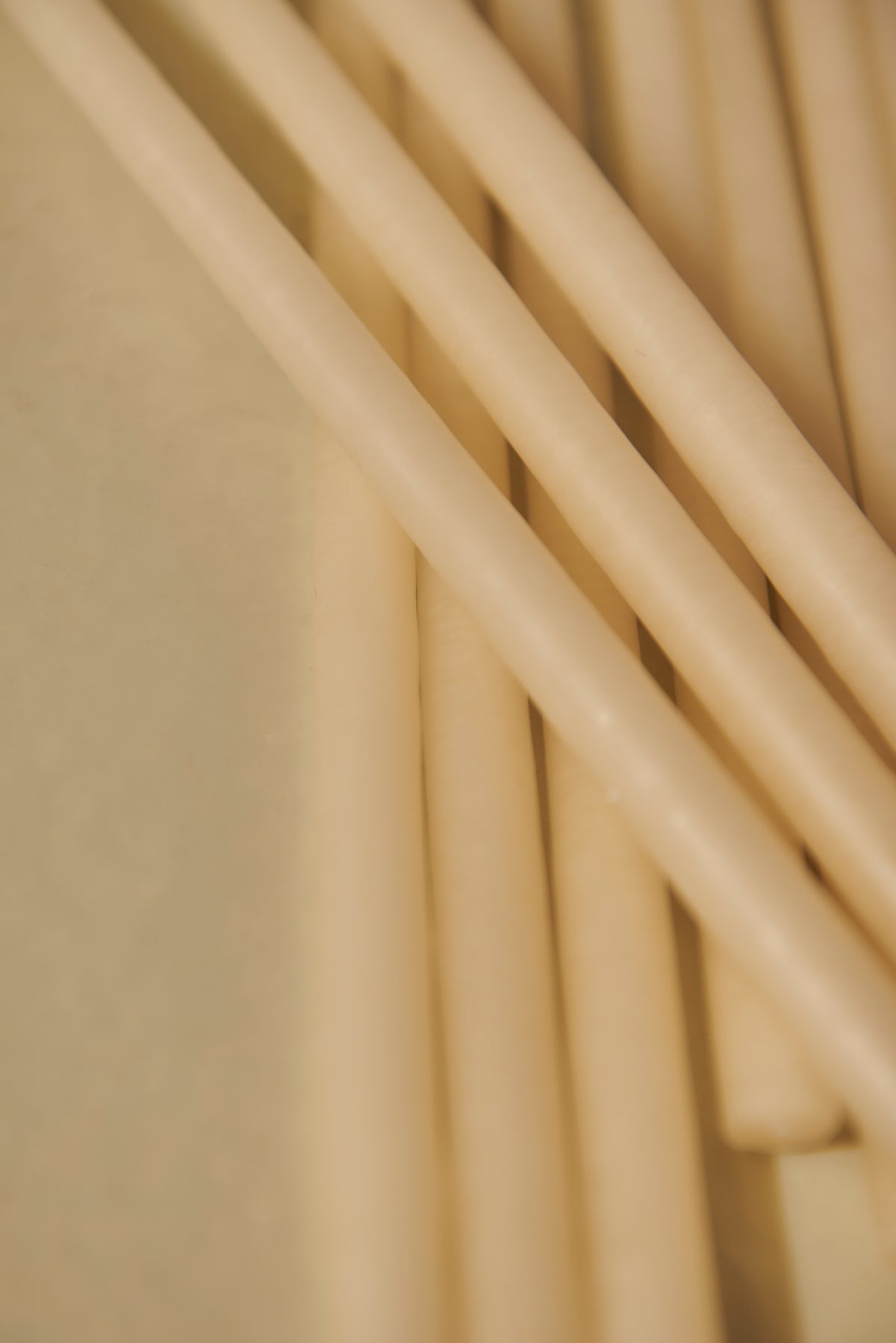 Pack of 12 thin ecru candles
