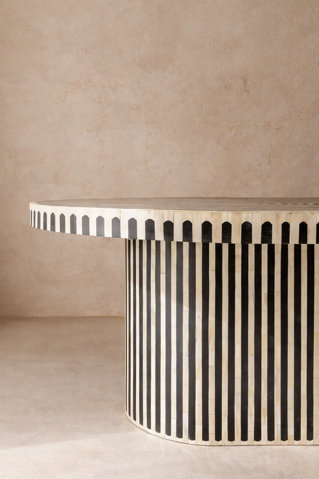 Mesa ovalada marquetería África 240cm