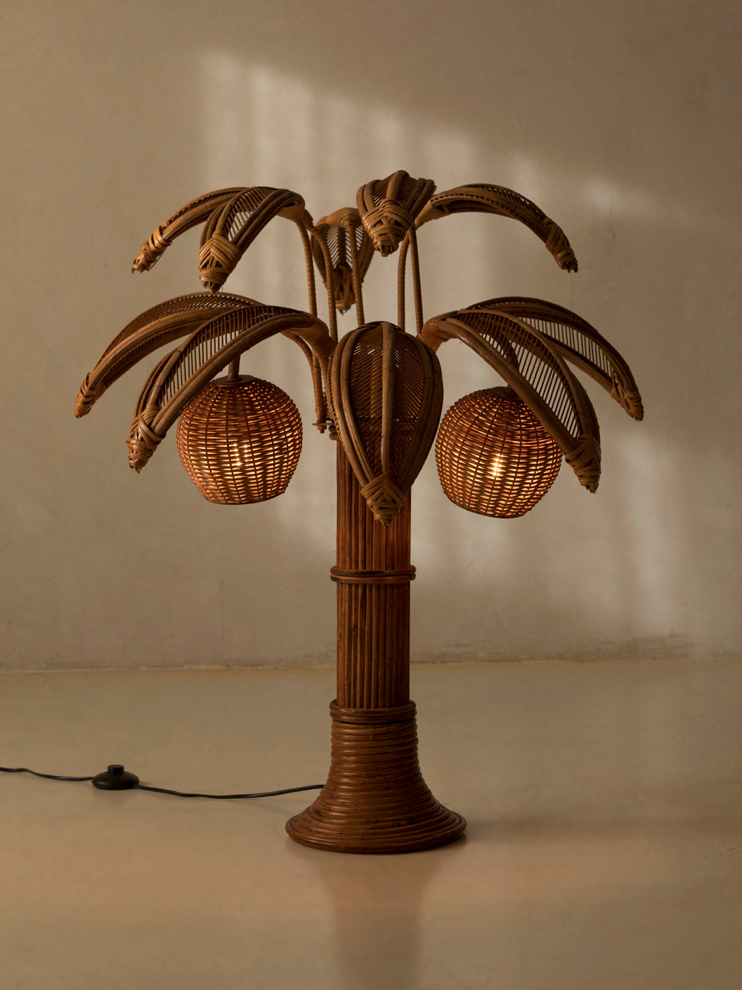 Palm Tree Rattan table lamp