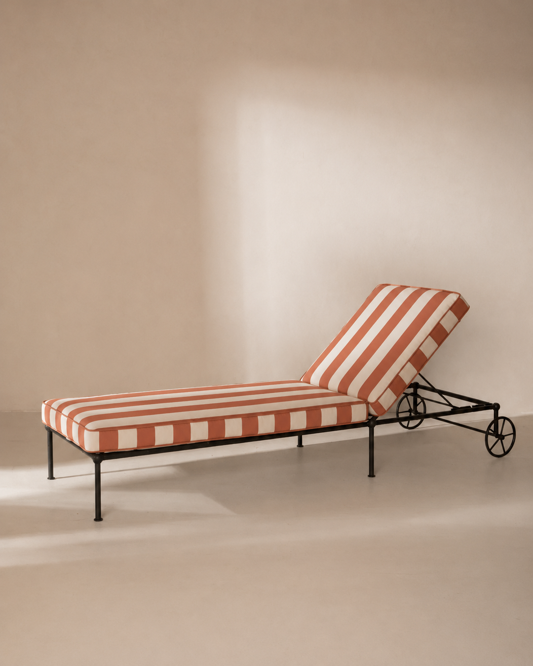 Black and Beige Medaillon Lounger Cover 210cm.