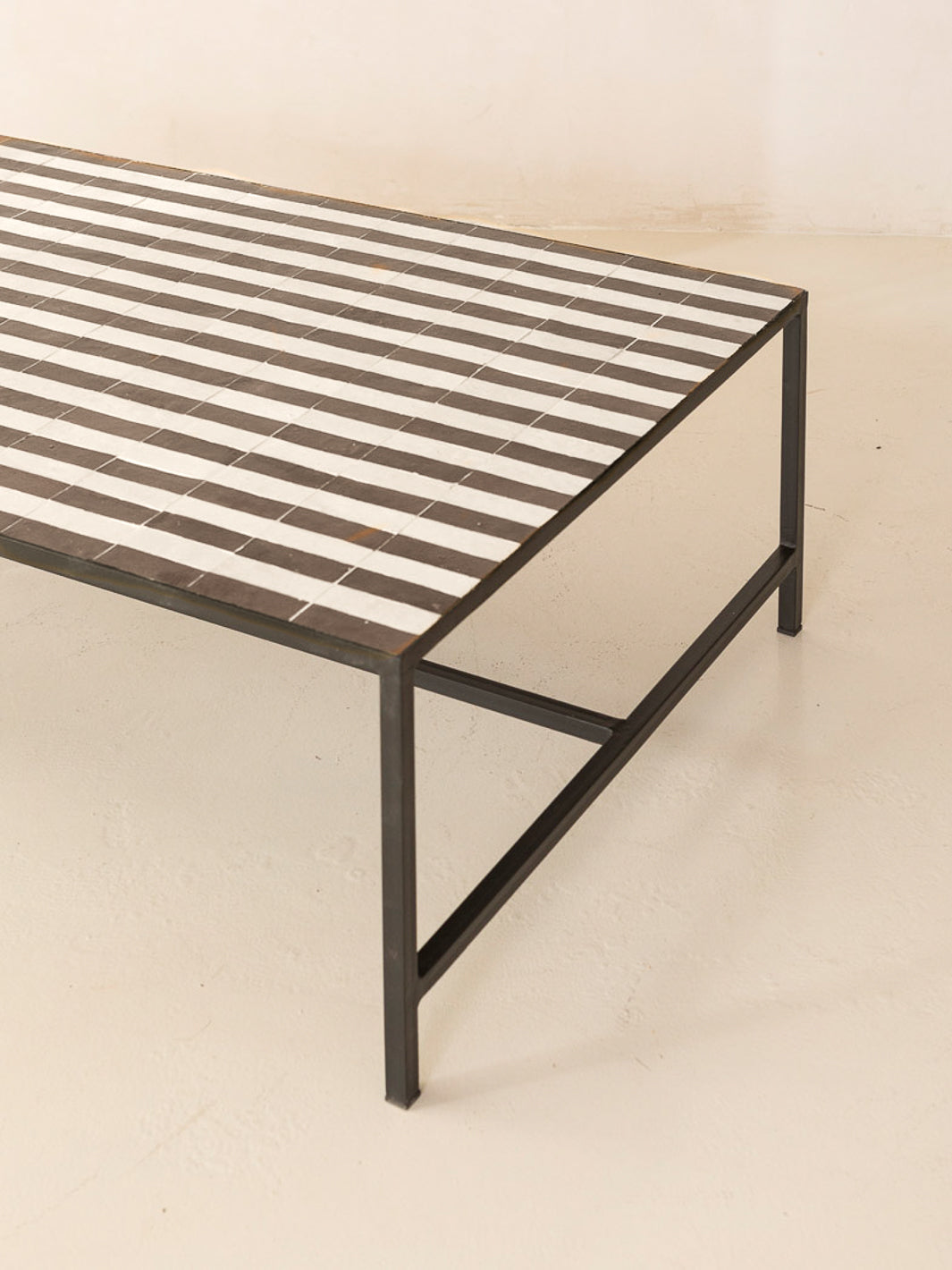Mesa de centro Zellige rayas negras y blancas