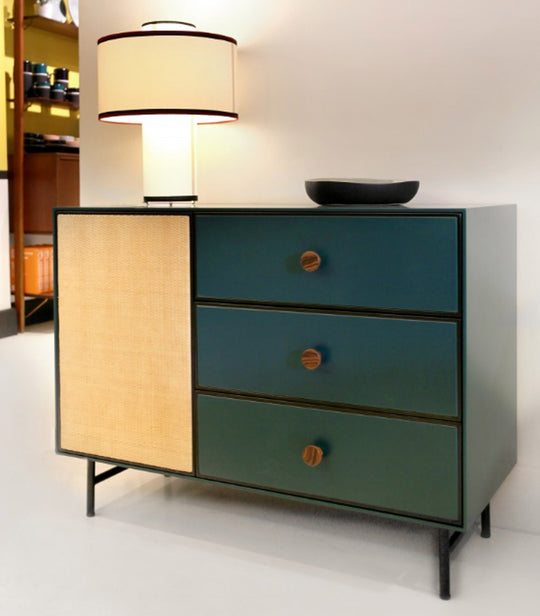 Essence chest of drawers