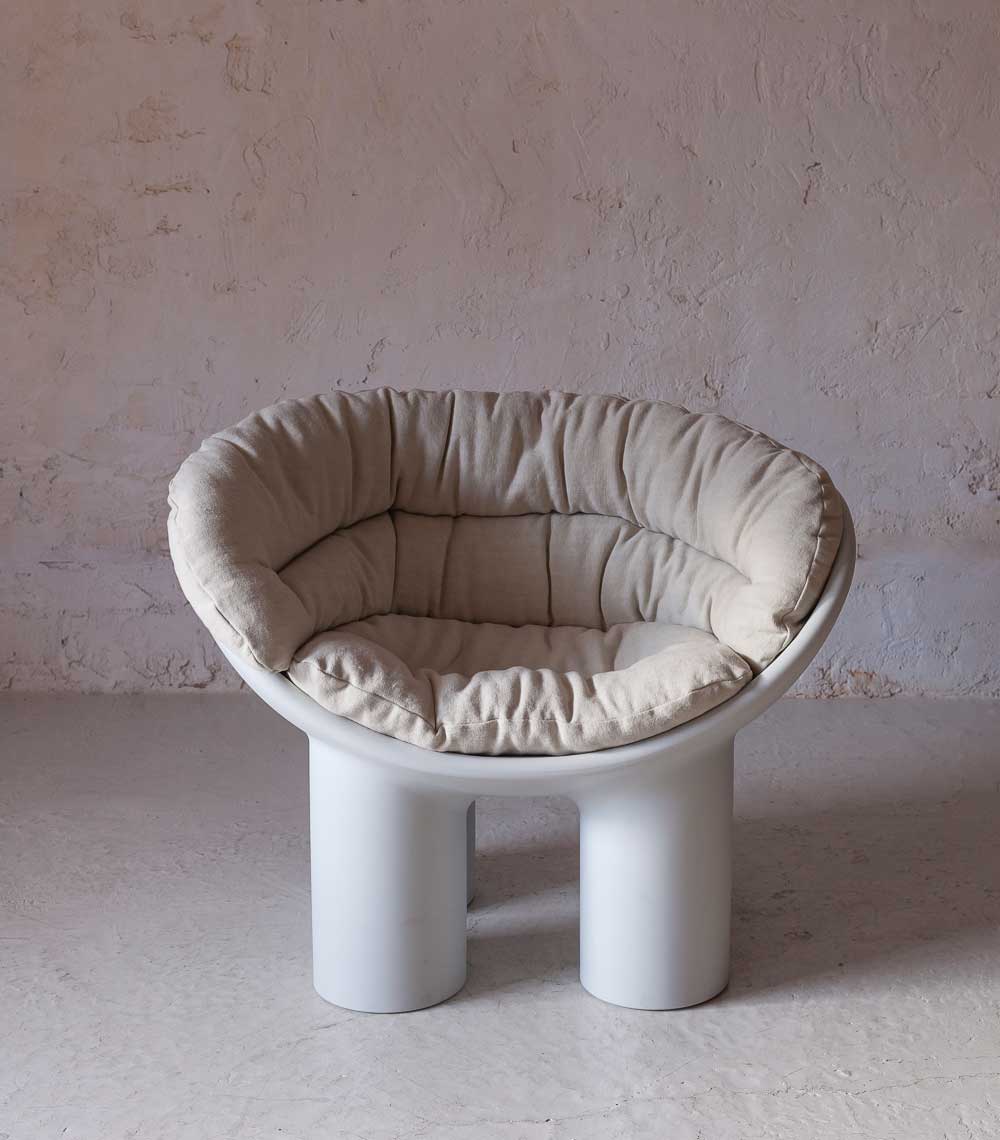 Fauteuil Roly Poly par Faye Toogood Cement