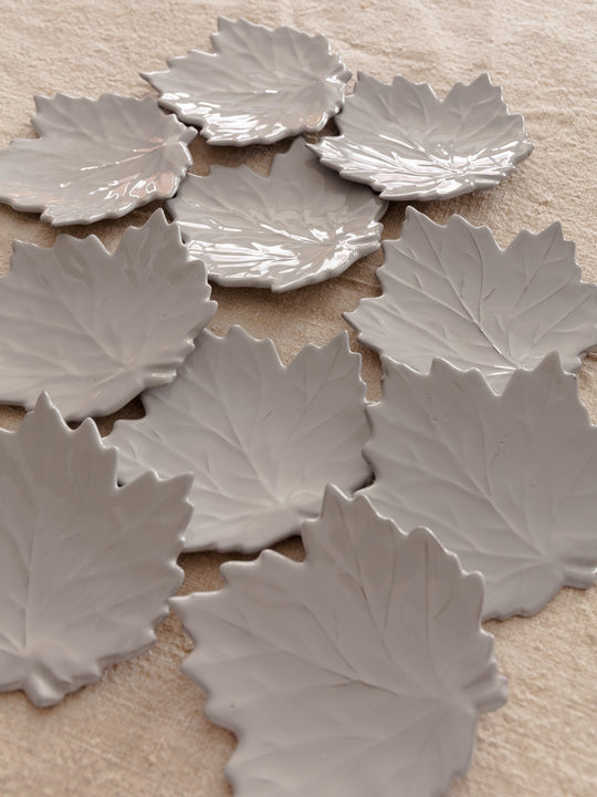Pale gray leaf bread plate