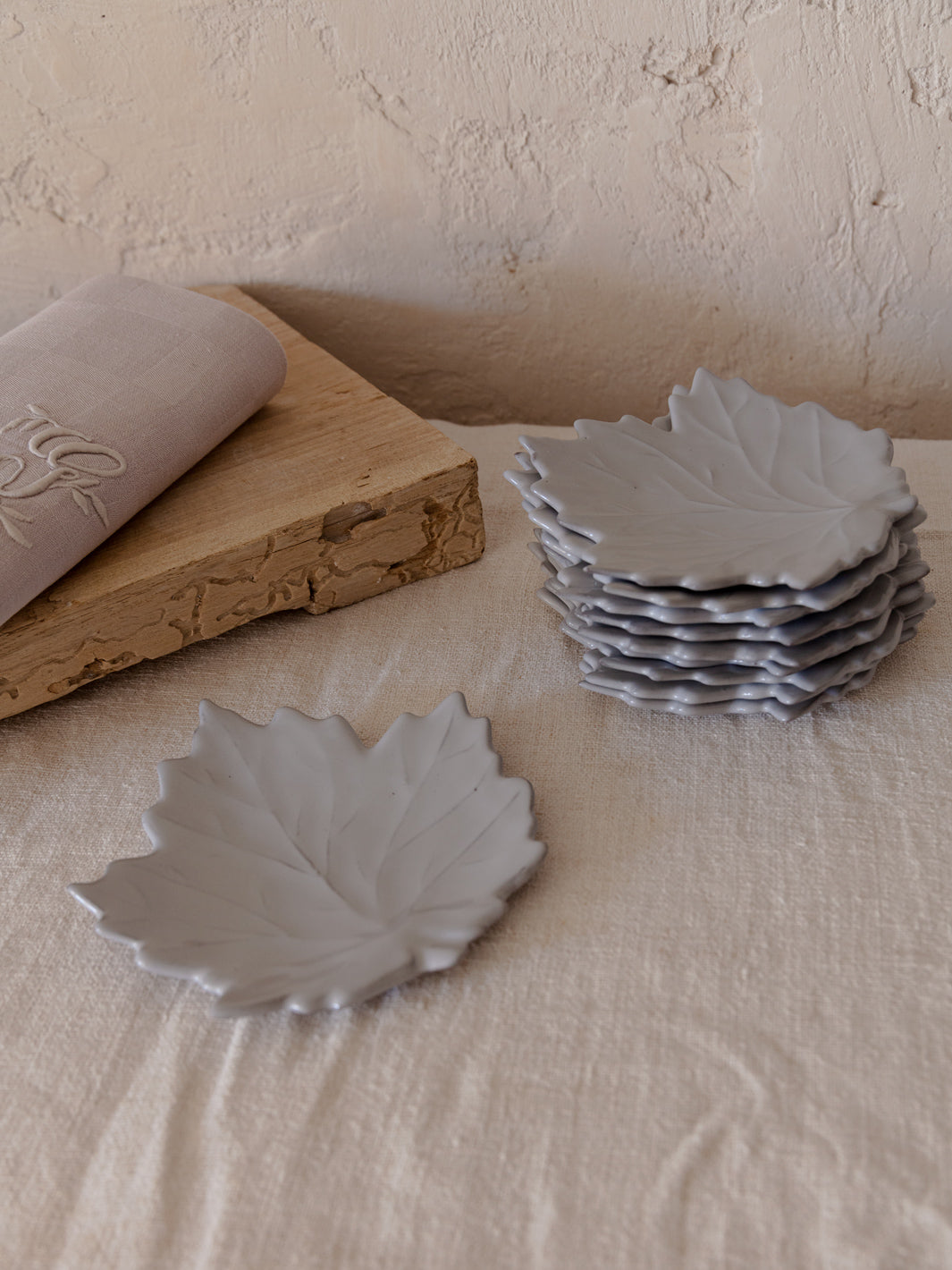 Pale gray leaf bread plate