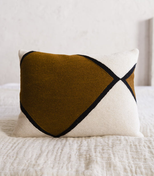 Iwani 1 cushion