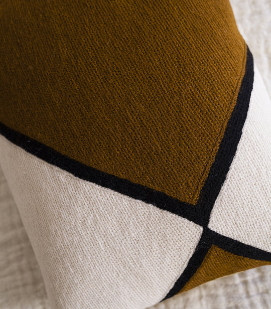 Iwani 1 cushion