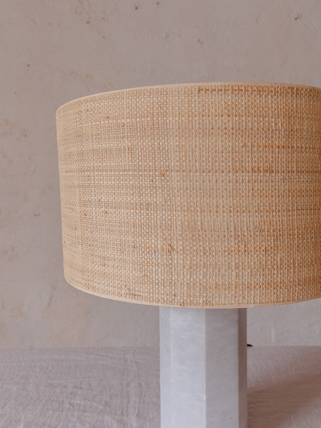 Marble and raffia lamp