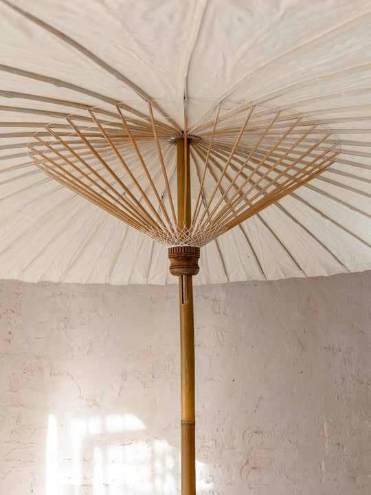 Parapluie en bambou blanc et imperméable