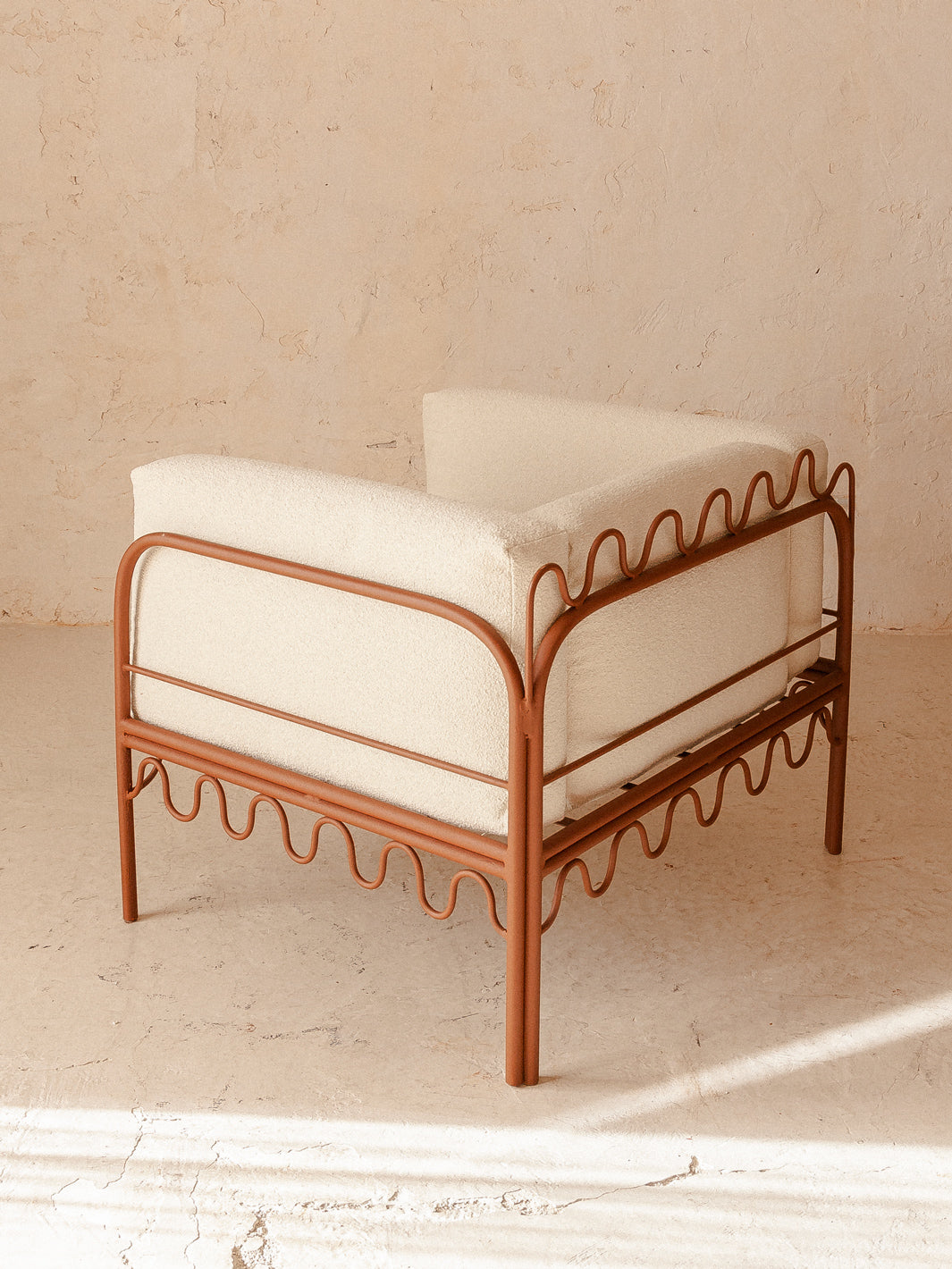 Fauteuil Festón terre cuite et écru