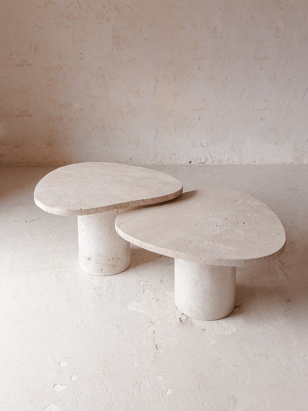 Organic travertine marble table Galet 36H