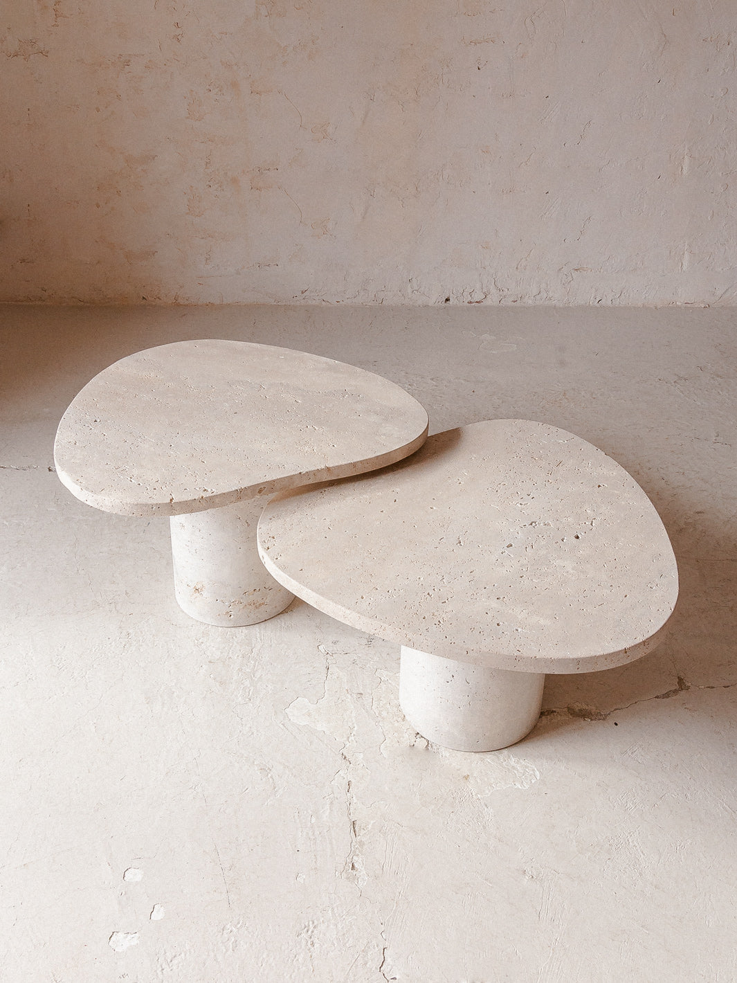 Organic travertine marble table Galet 36H