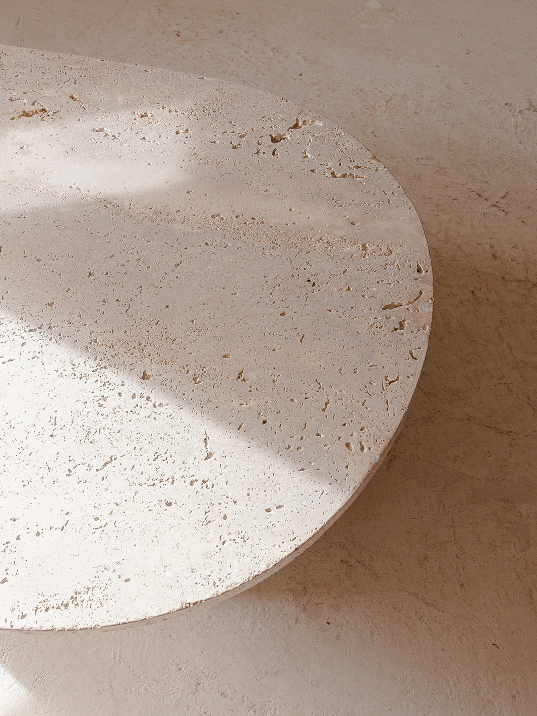 Table Amira marbre travertin organique 150x90cm