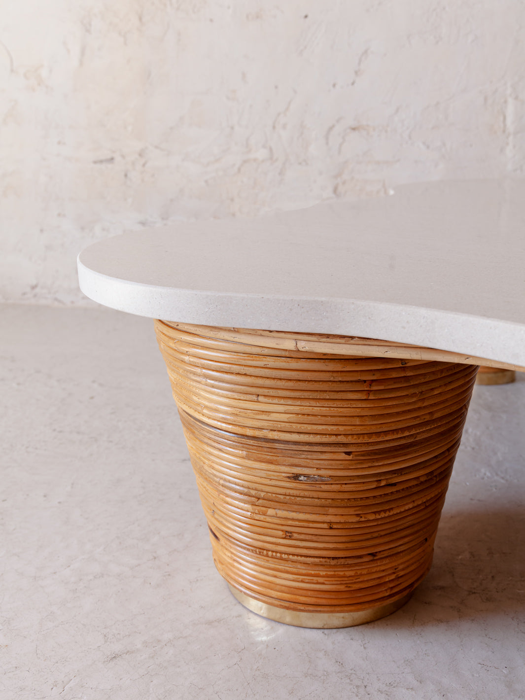 Table basse italienne en marbre et bambou