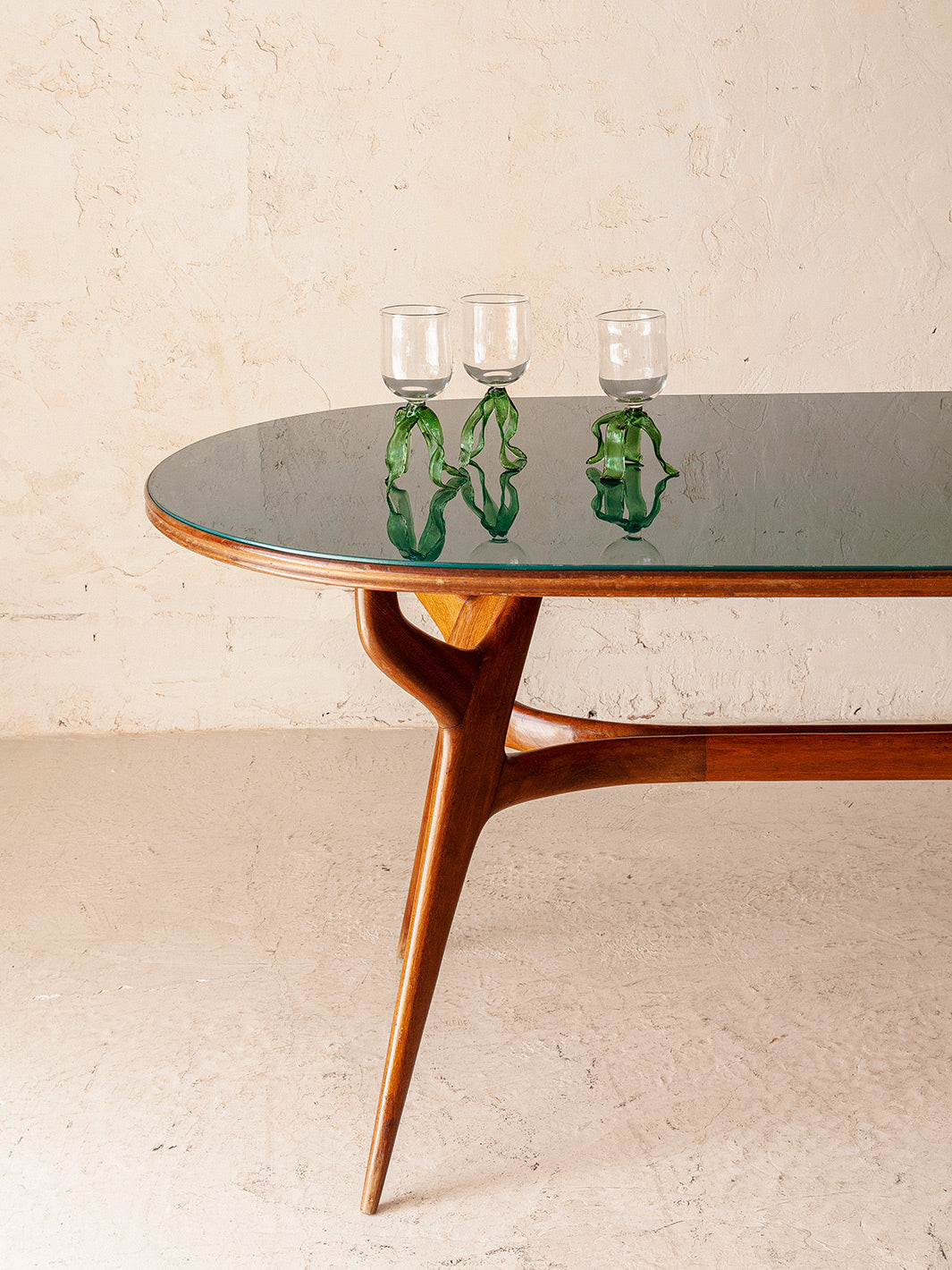 Mesa italiana nogal y cristal verde celadón años 50 172cmx87cm