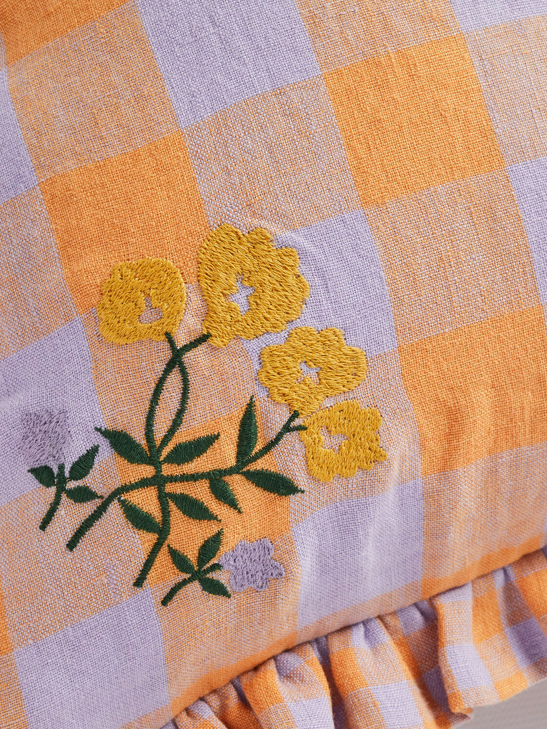 Embroidered cushion Leinikki Apricot
