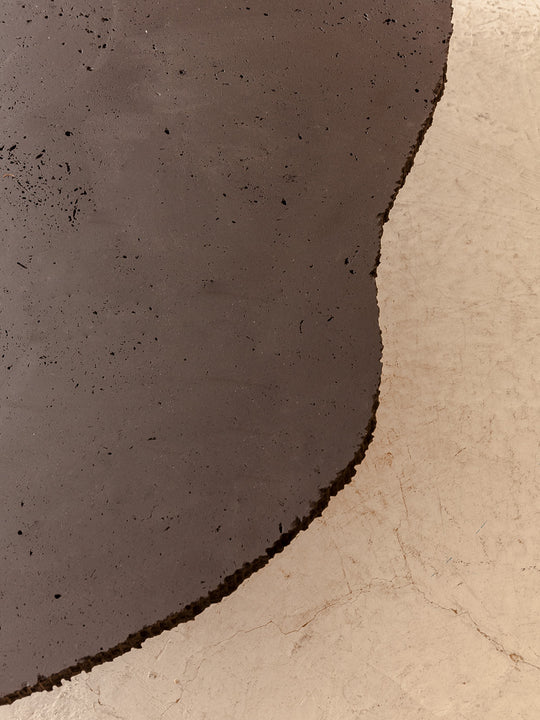 Mesa orgánica mármol travertino negro Ø130cm