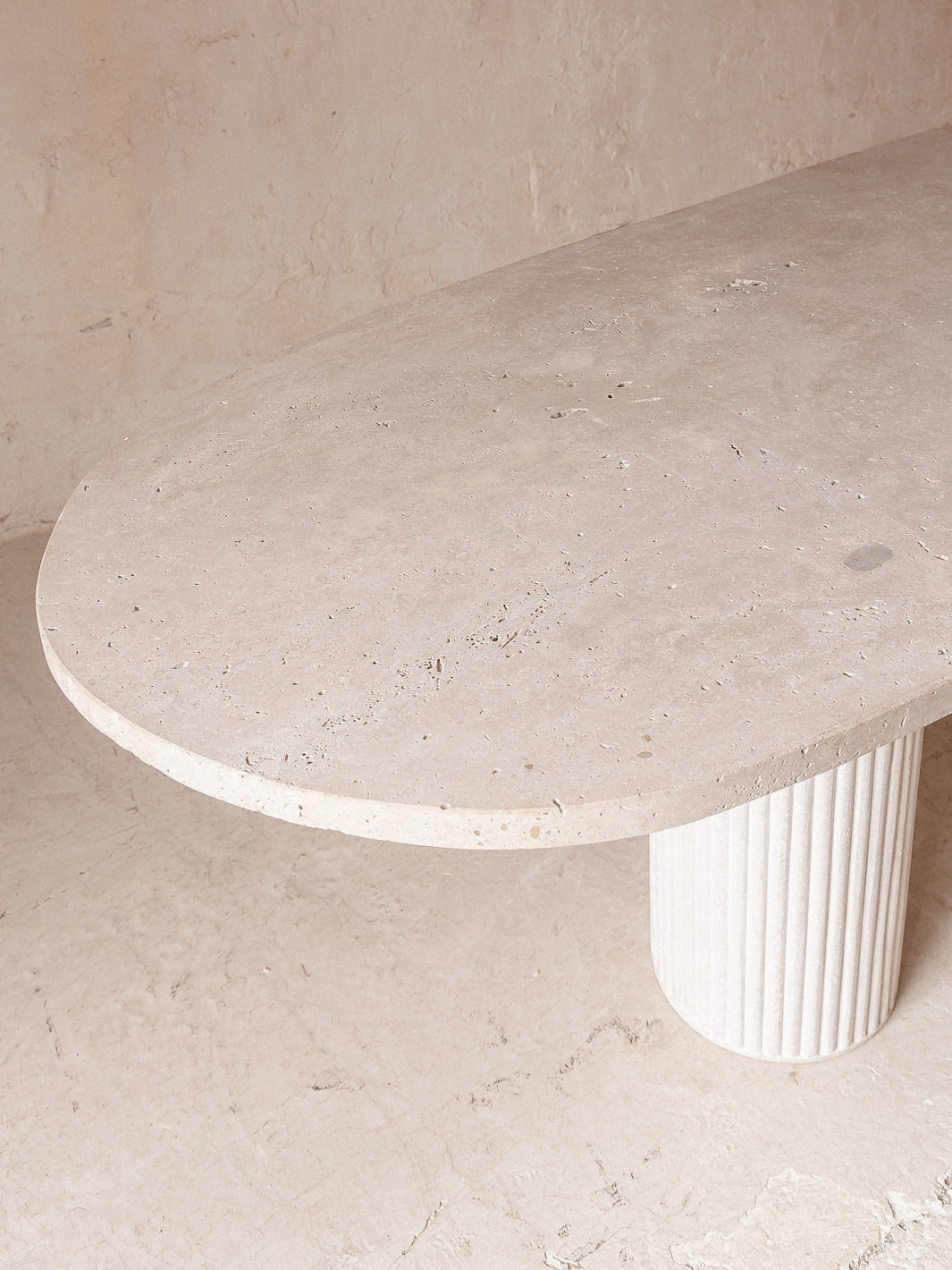 Table organique en marbre travertin 230x103cm