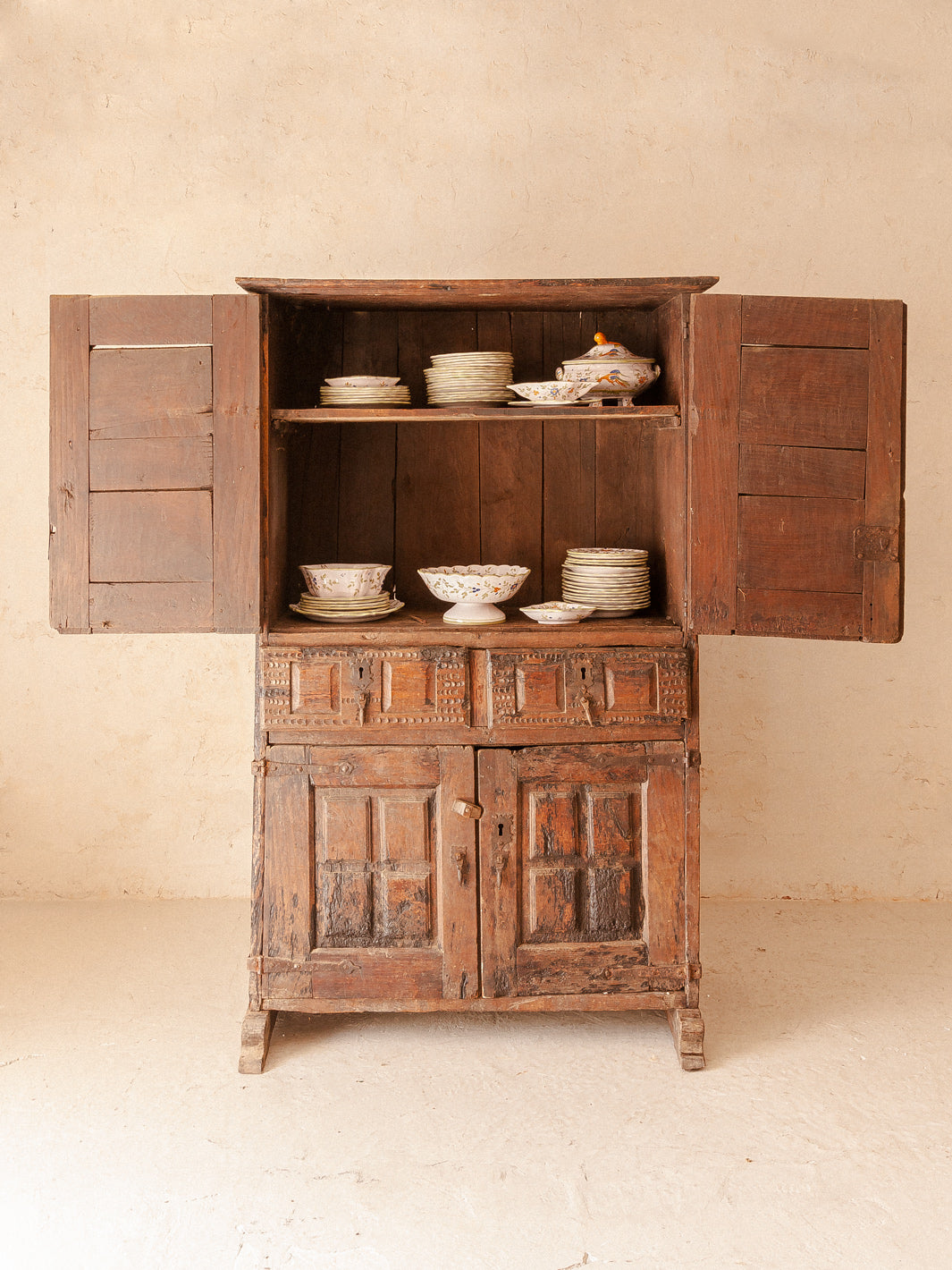 Italy wardrobe 17th century