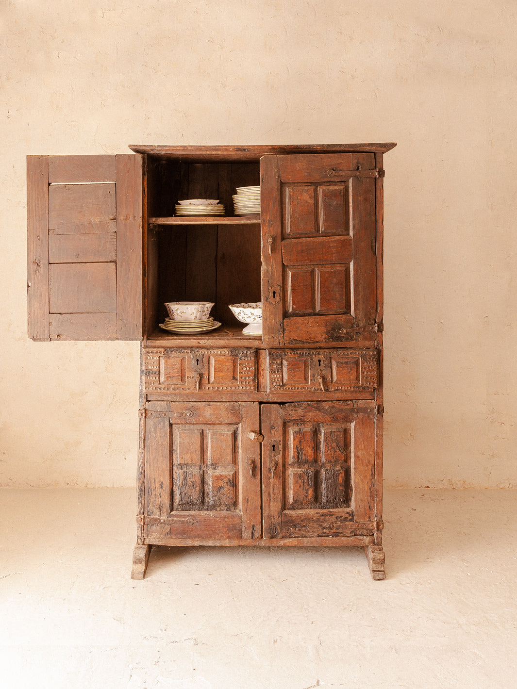 Italy wardrobe 17th century