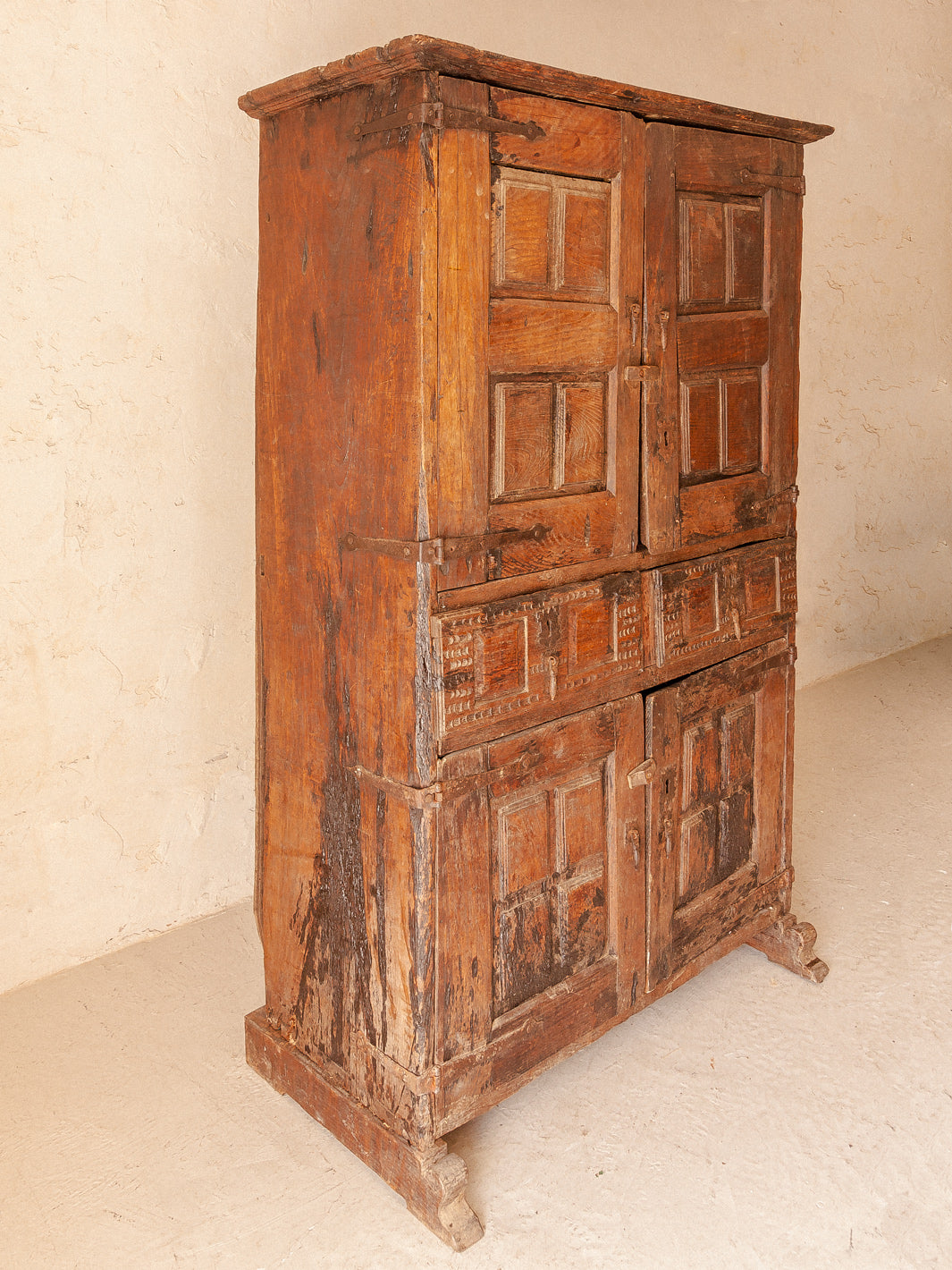 Italy wardrobe 17th century