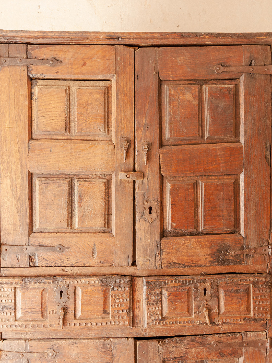 Italy wardrobe 17th century