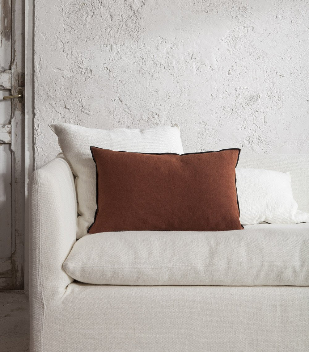 Maison de Vacances black live argile linen cushion 40x60cm