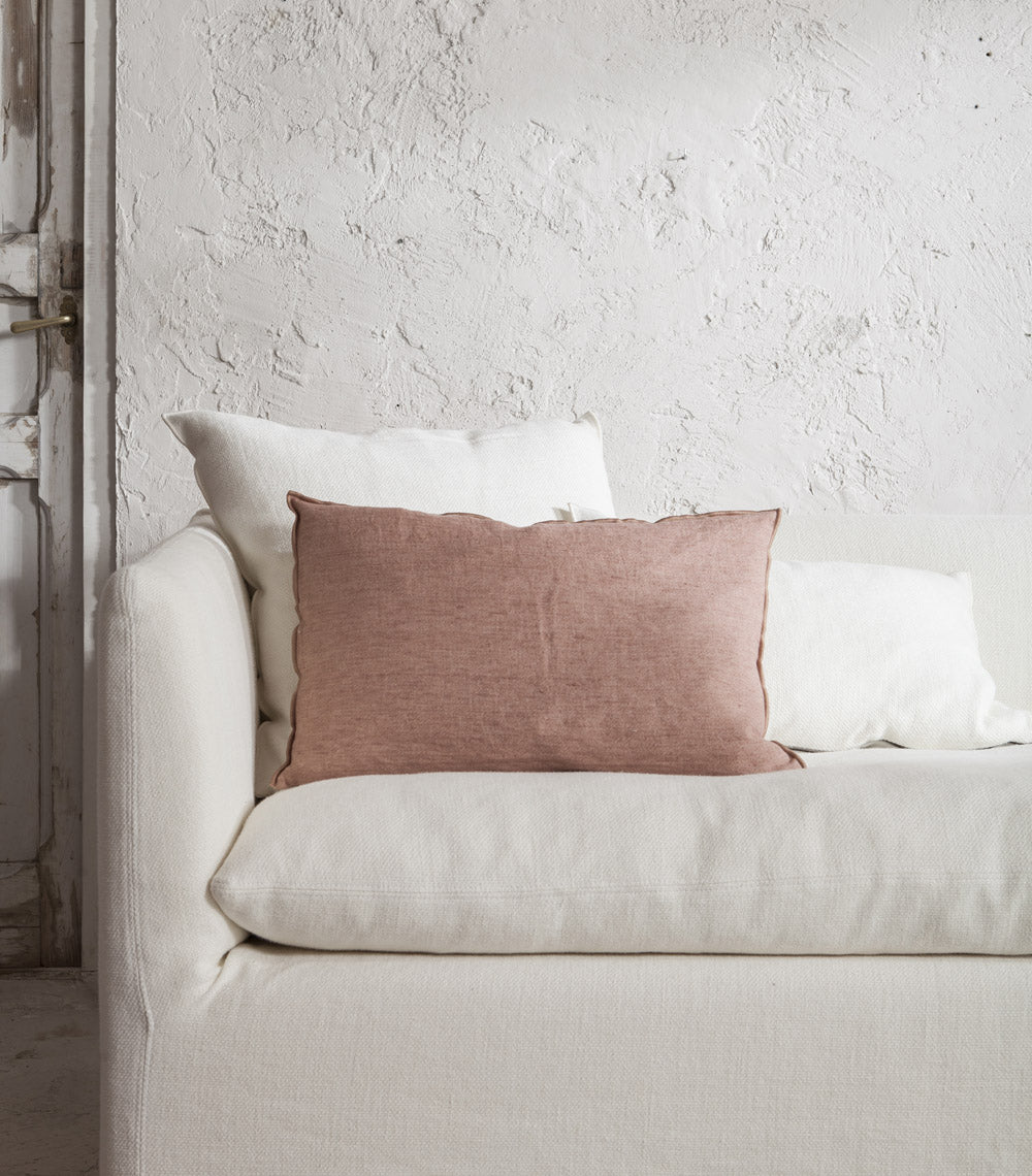 Bois de Rose linen cushion / Givré Maison de Vacances 40x60cm