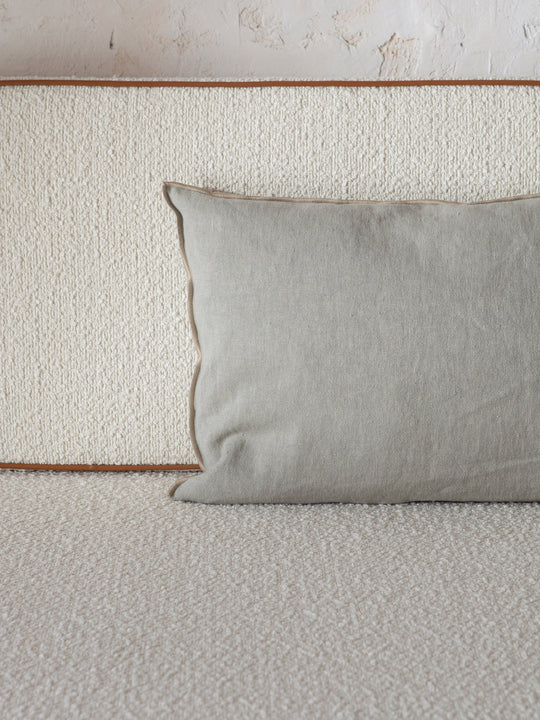 Maison de Vacances bright Ciment linen cushion 40x60cm